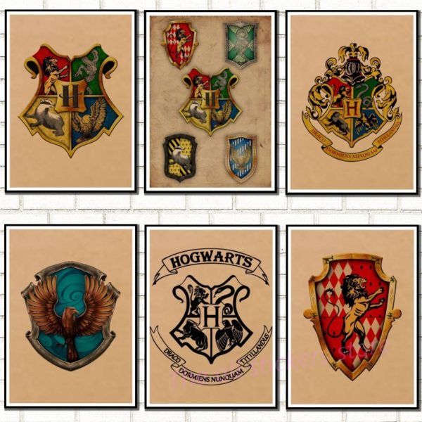Affiches Harry Potter encadrées sur un mur
